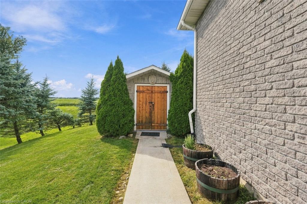 26 Leslie Street Property Photo 35