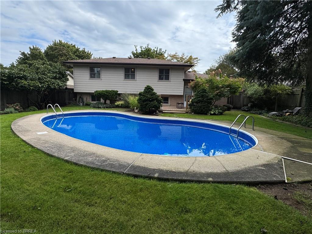 78 Berkley Crescent Property Photo 4