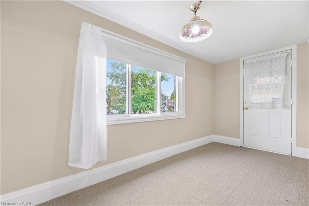 423 Lawrence Avenue Property Photo 4