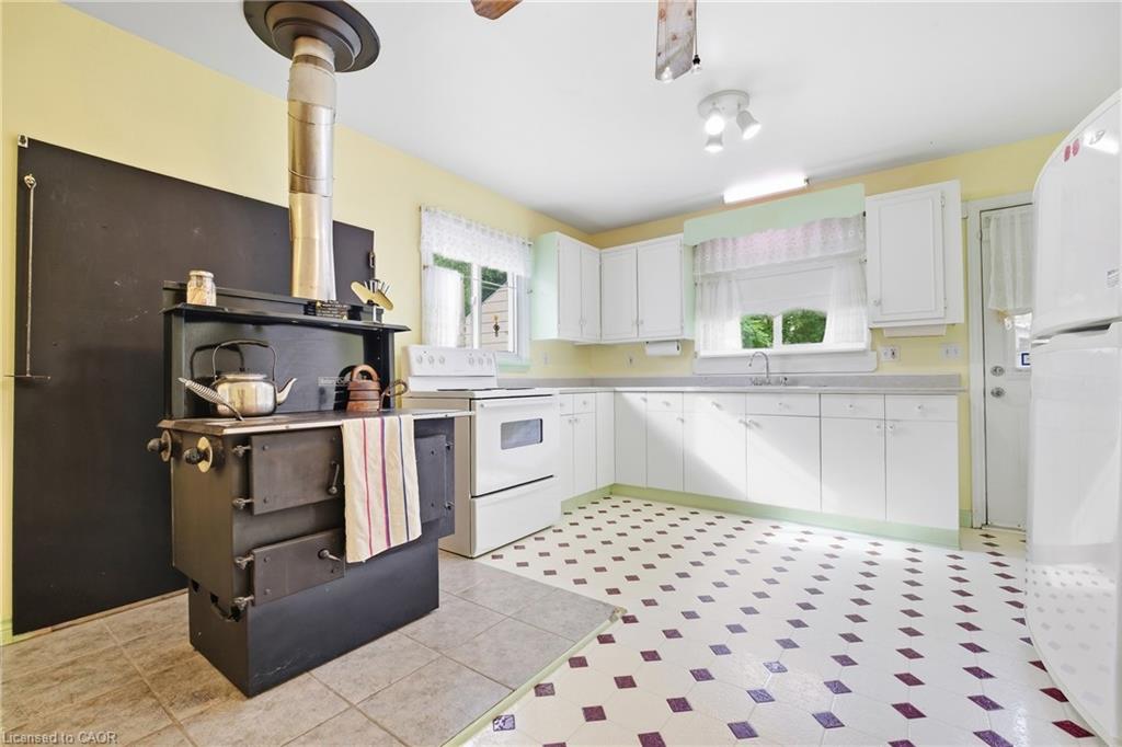 423 Lawrence Avenue Property Photo 9
