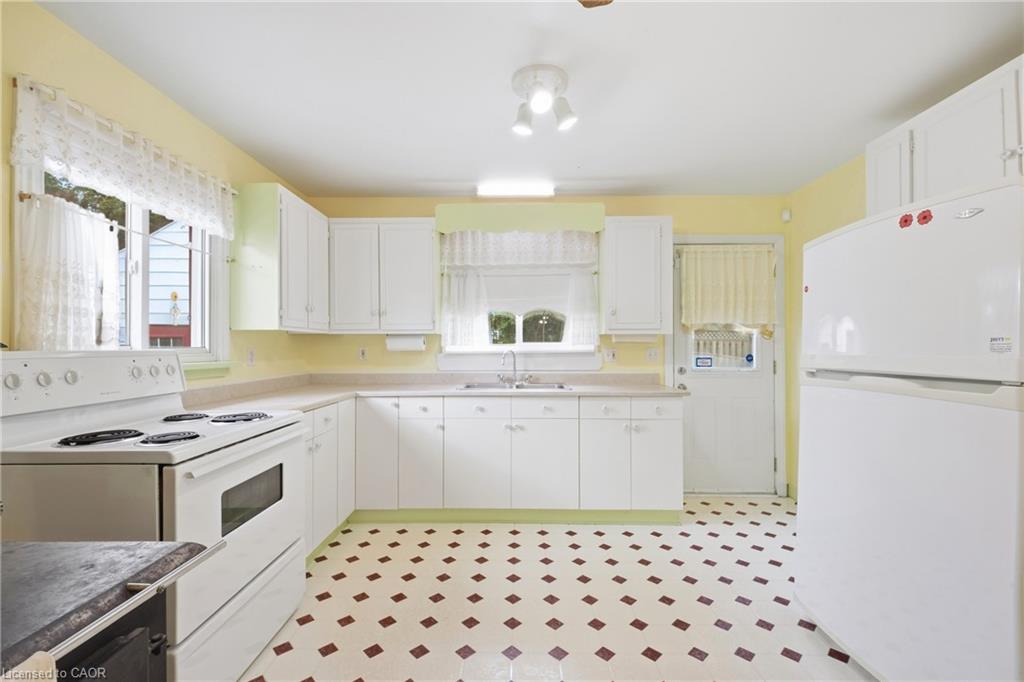 423 Lawrence Avenue Property Photo 10
