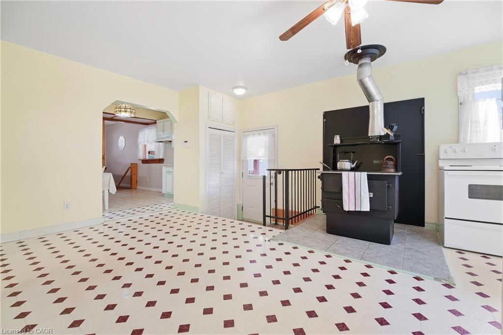 423 Lawrence Avenue Property Photo 13