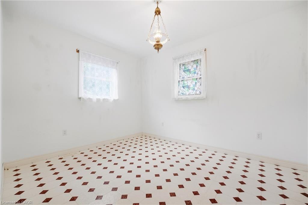 423 Lawrence Avenue Property Photo 15