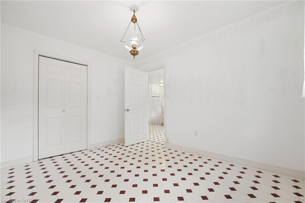 423 Lawrence Avenue Property Photo 16
