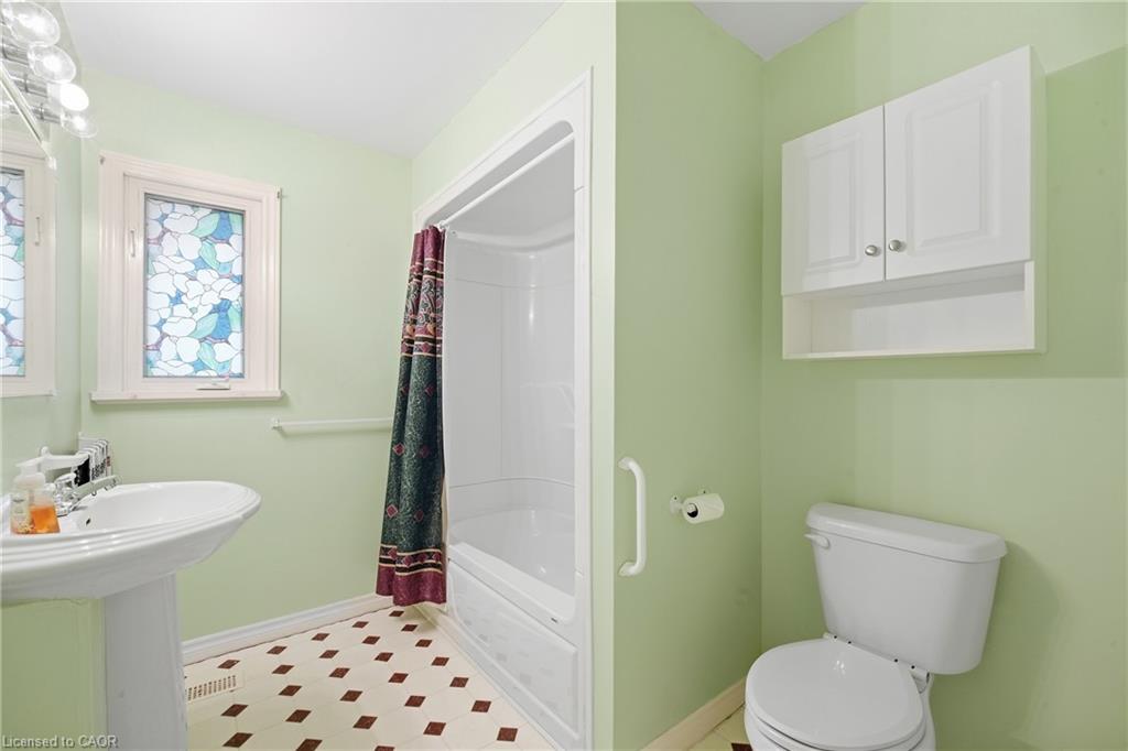 423 Lawrence Avenue Property Photo 17