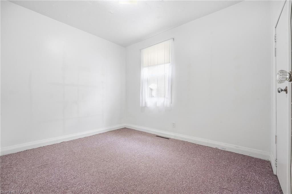 423 Lawrence Avenue Property Photo 18
