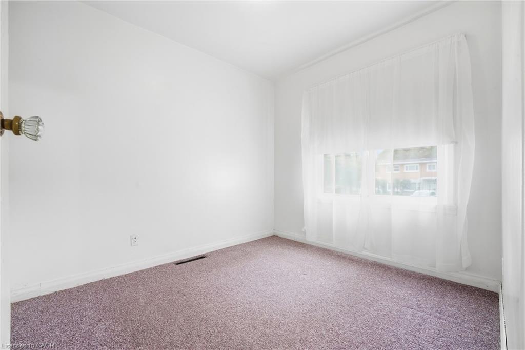 423 Lawrence Avenue Property Photo 20