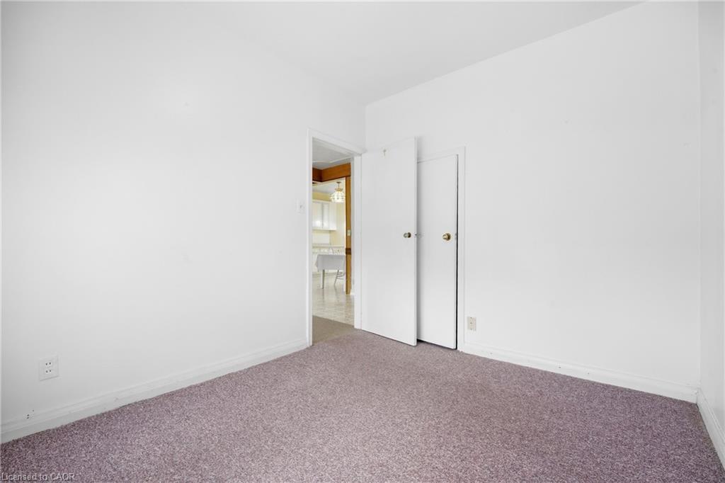 423 Lawrence Avenue Property Photo 21