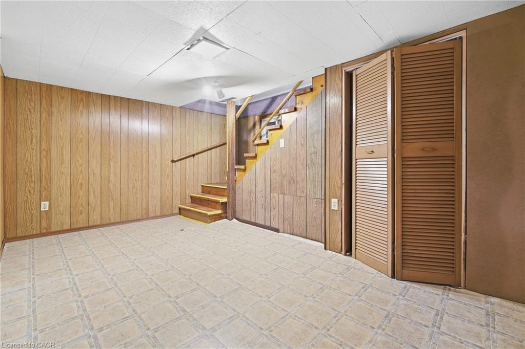 423 Lawrence Avenue Property Photo 24