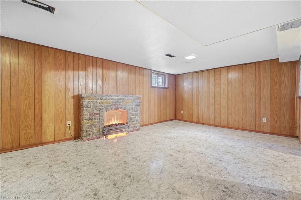 423 Lawrence Avenue Property Photo 27
