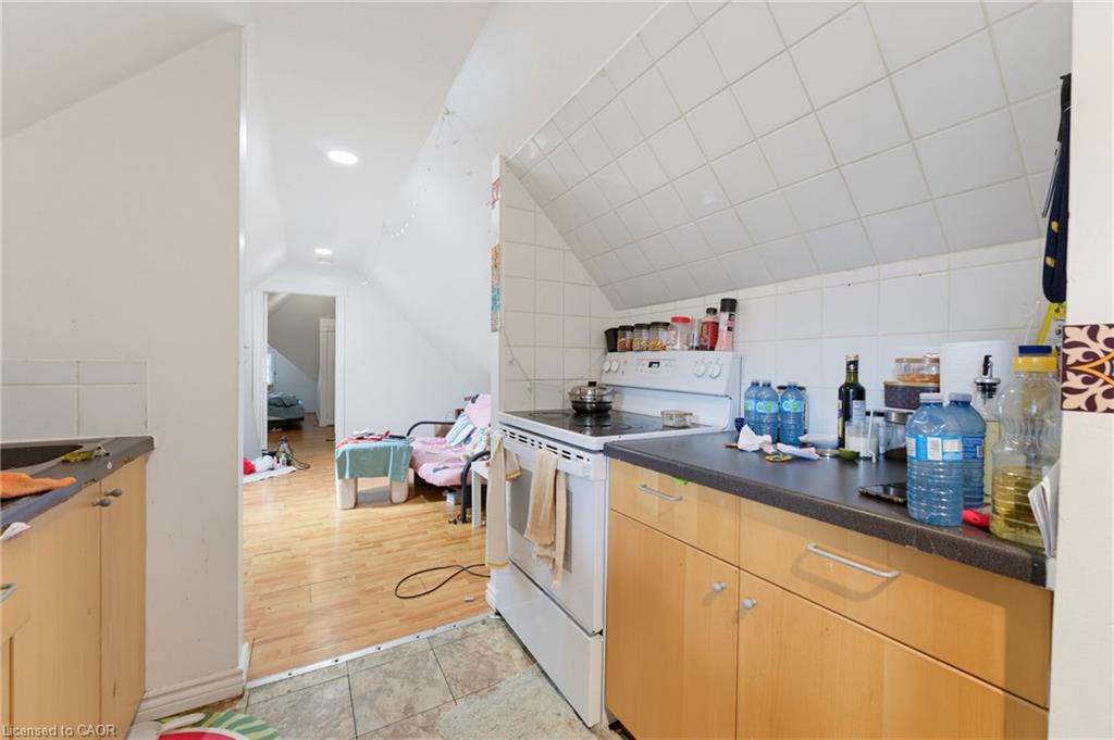 113 Wentworth Street S Property Photo 28