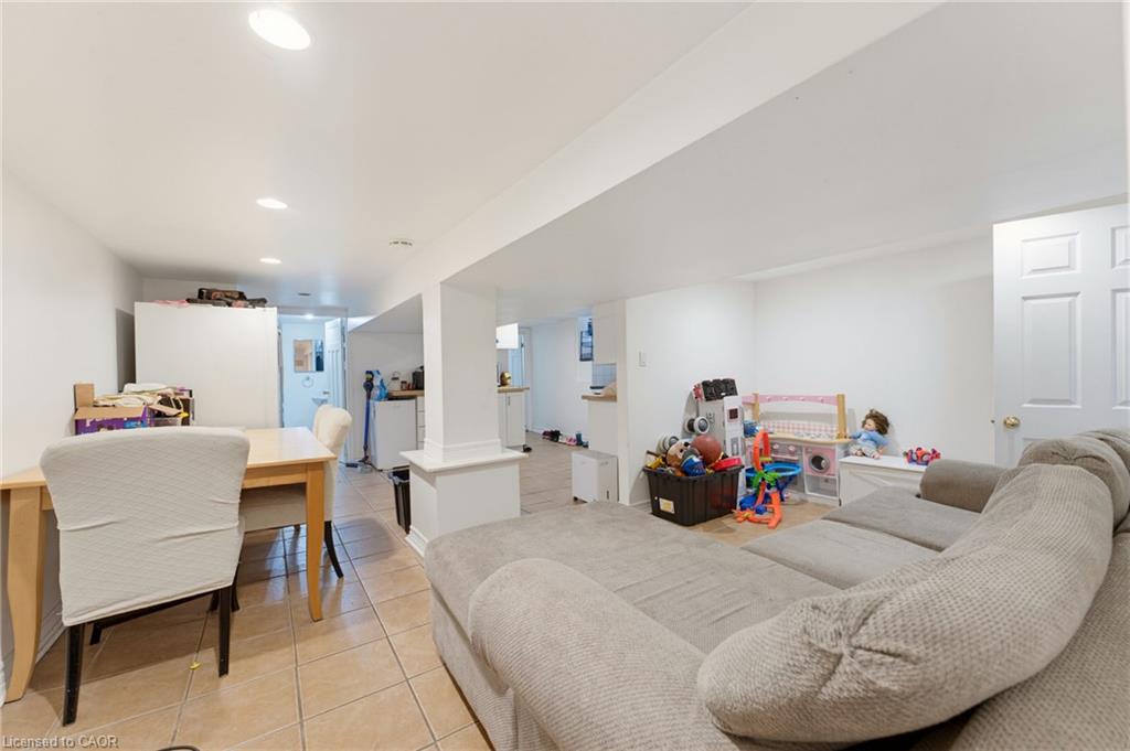 113 Wentworth Street S Property Photo 37