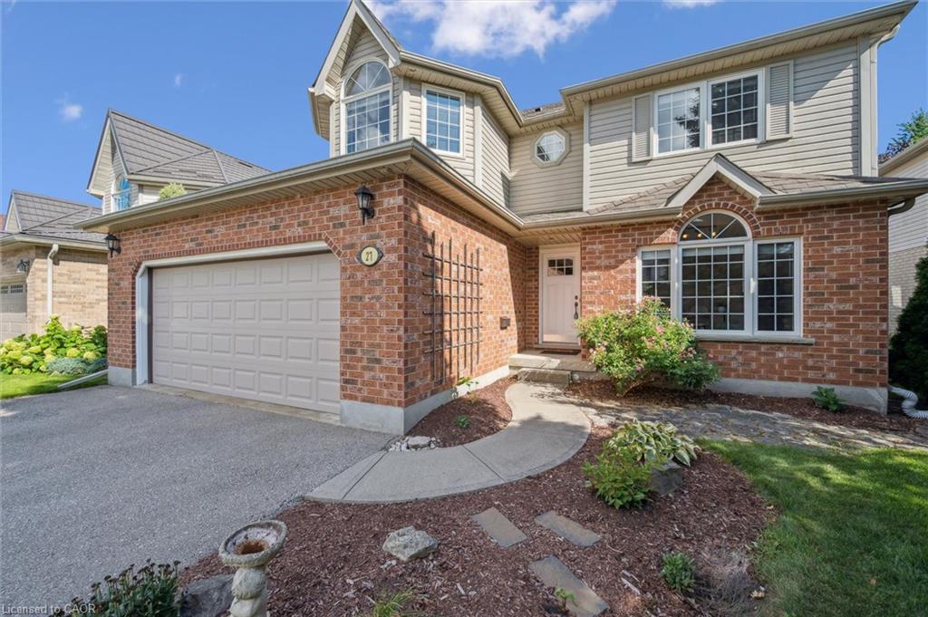 27 Oakridge Crescent Property Photo 2
