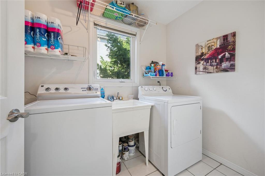27 Oakridge Crescent Property Photo 7