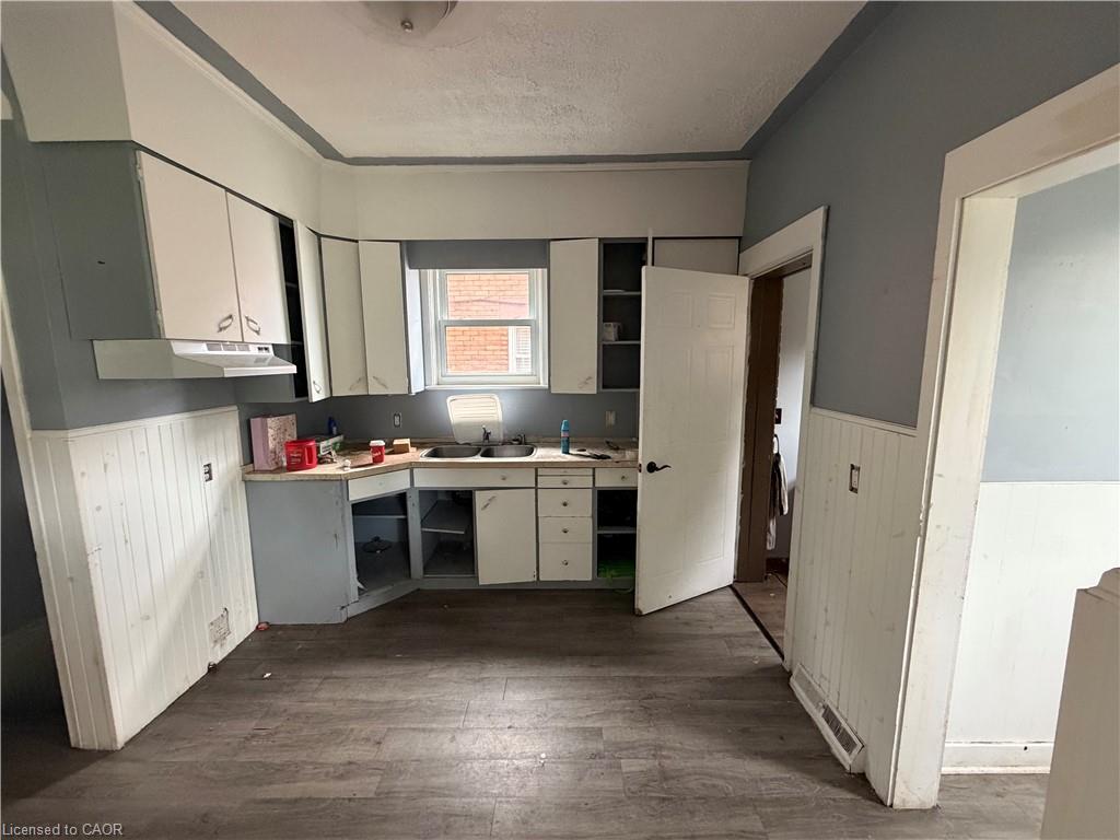 257 Alexandra Street Property Photo 12