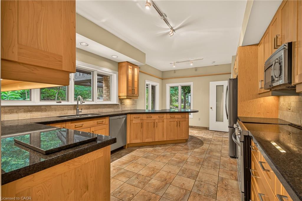 539 Ontario Street Property Photo 7