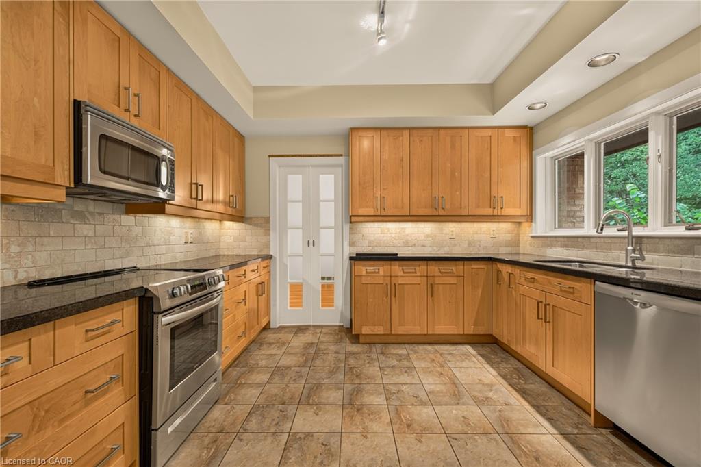 539 Ontario Street Property Photo 9