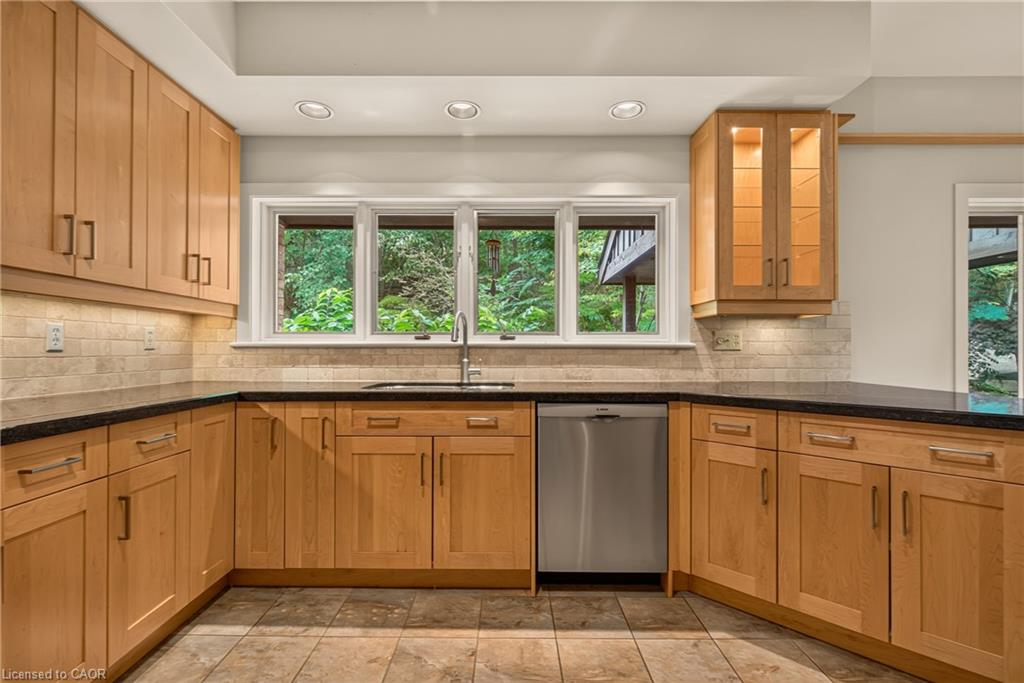 539 Ontario Street Property Photo 10