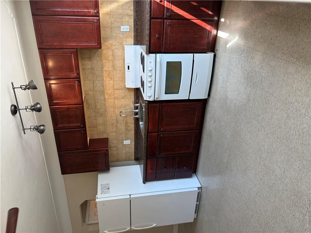 19-119 Macnab Street S Property Photo 1
