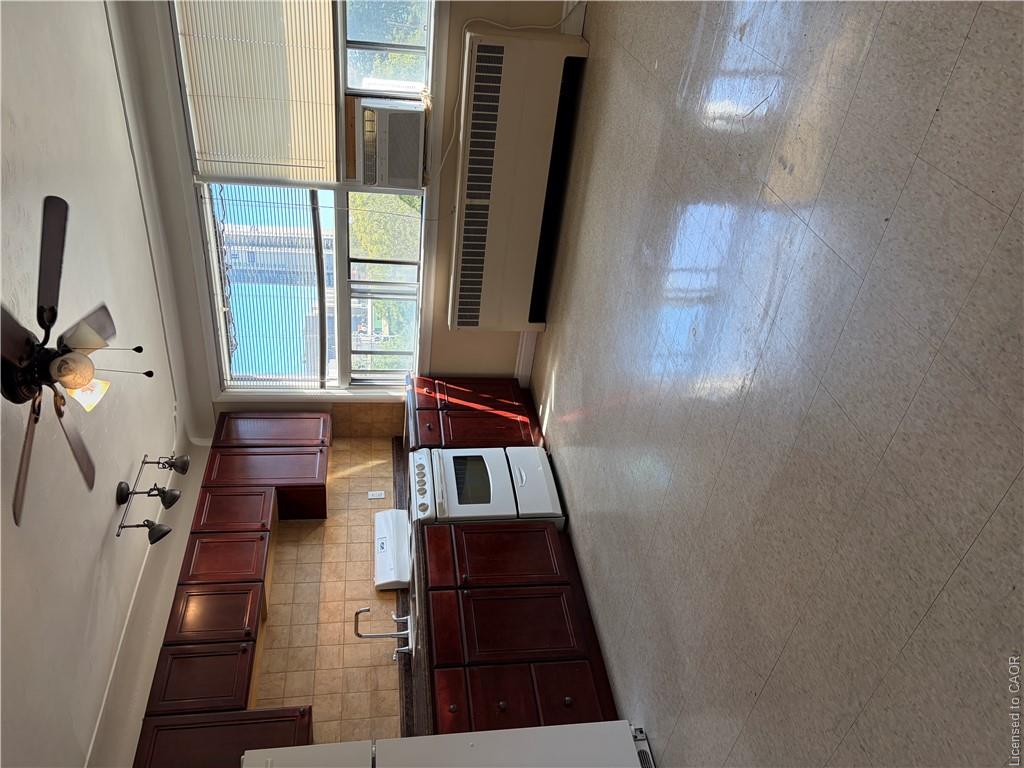 19-119 Macnab Street S Property Photo 2