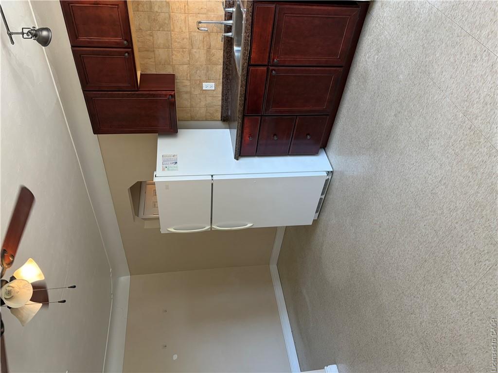 19-119 Macnab Street S Property Photo 3