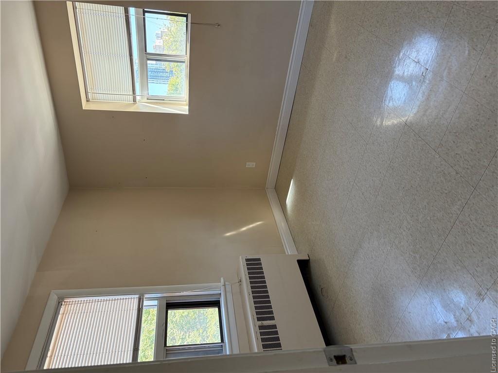 19-119 Macnab Street S Property Photo 4