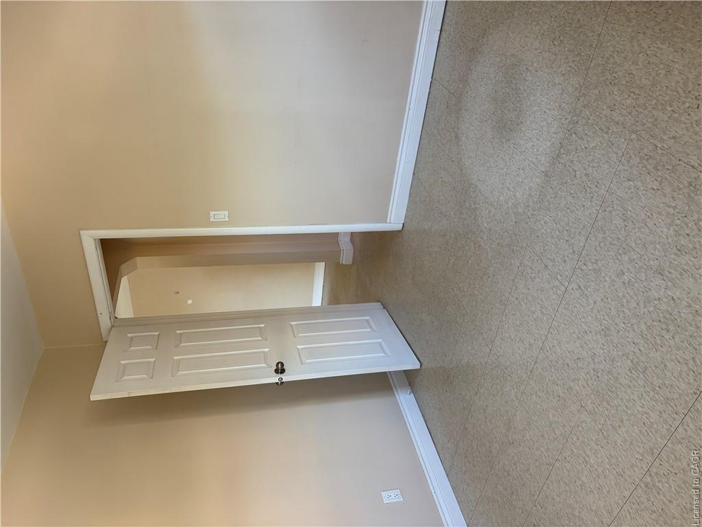 19-119 Macnab Street S Property Photo 5