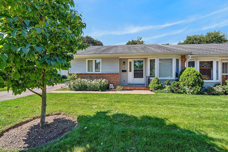 8-4 Rossmore Avenue