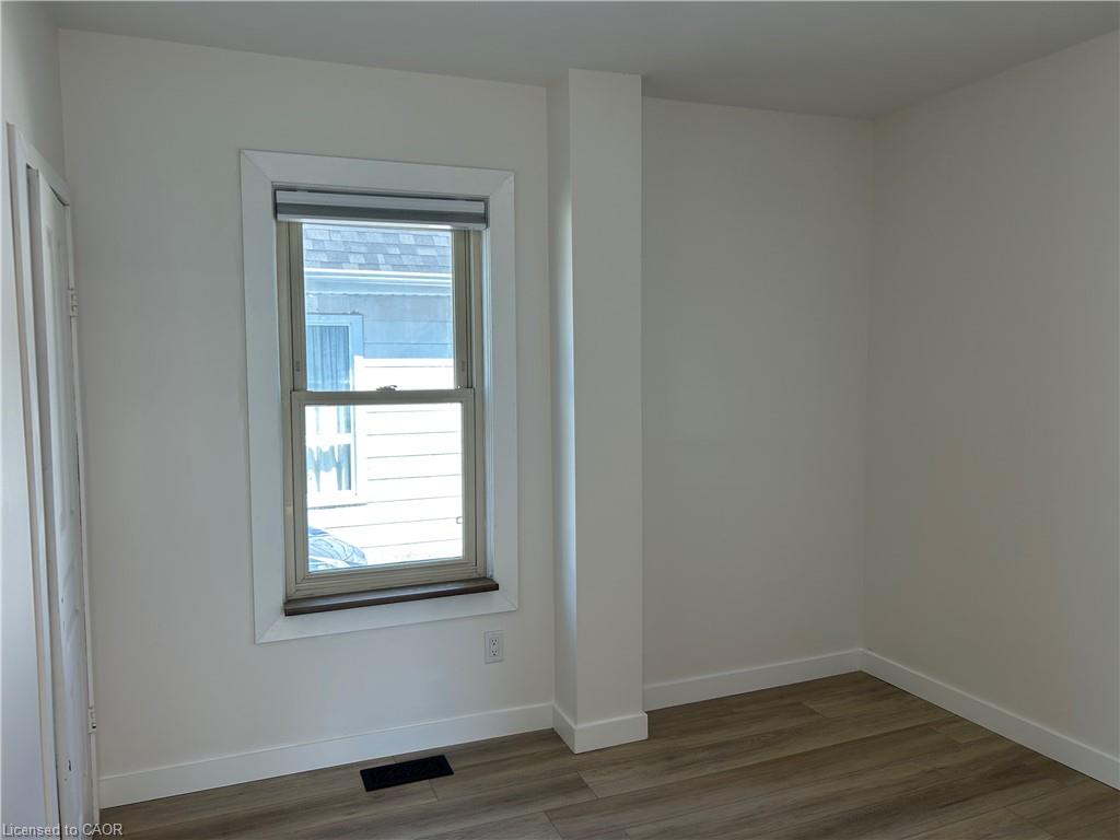 191 Queen Street N Property Photo 14