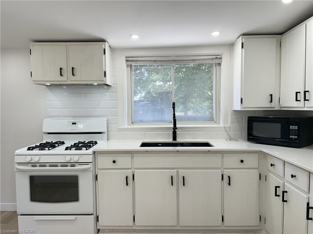 191 Queen Street N Property Photo 16