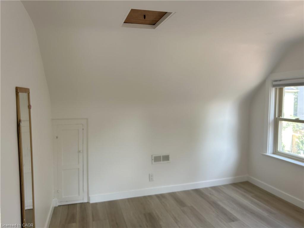 191 Queen Street N Property Photo 25