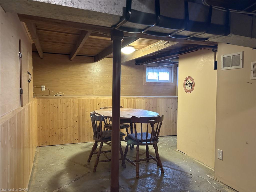 191 Queen Street N Property Photo 28