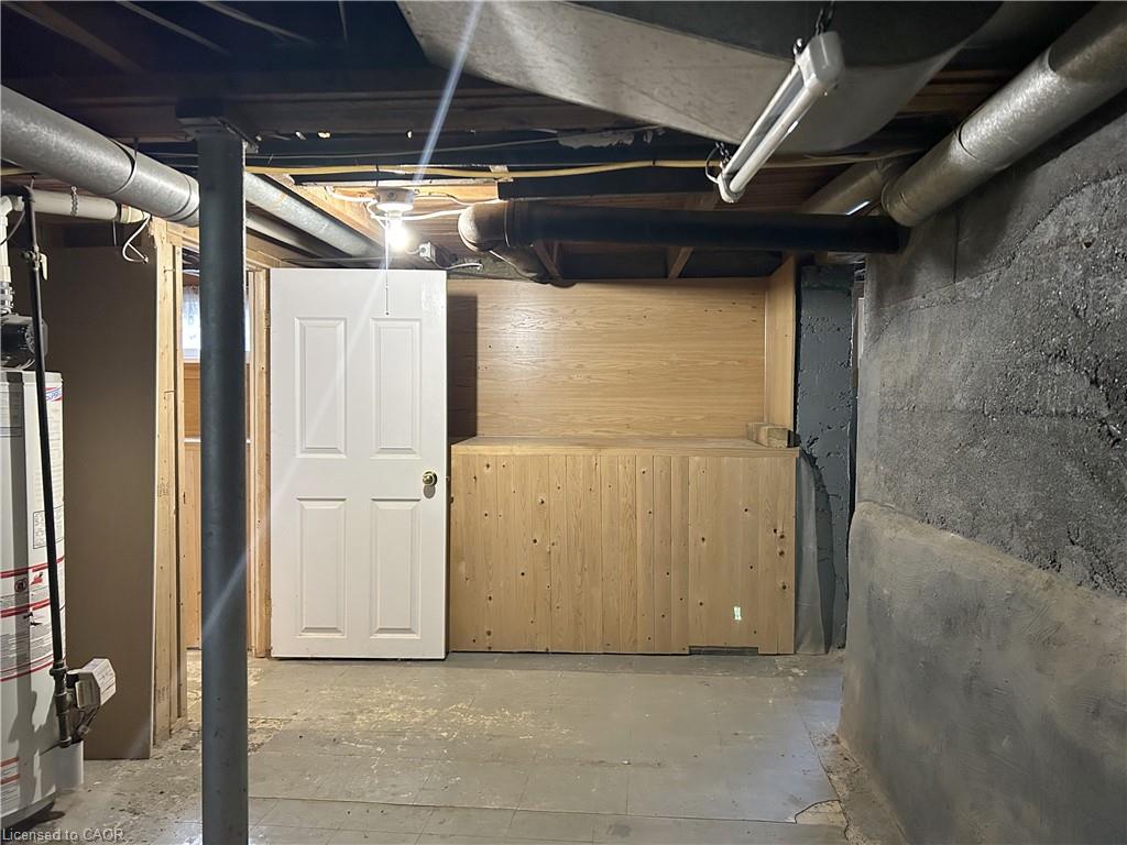 191 Queen Street N Property Photo 31