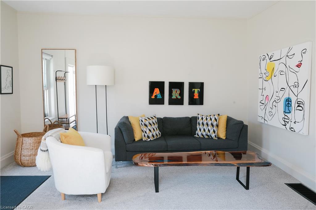 285 Macnab Street Property Photo 4