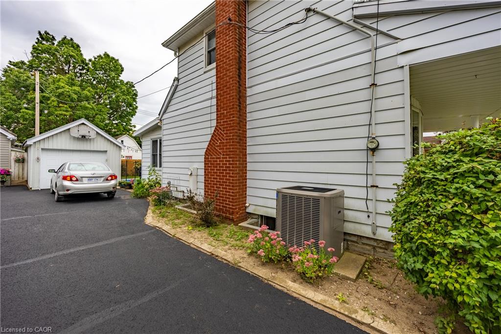 72 Pine Street Property Photo 3