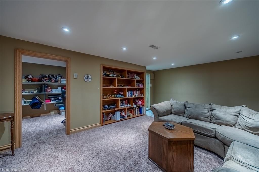 72 Pine Street Property Photo 30