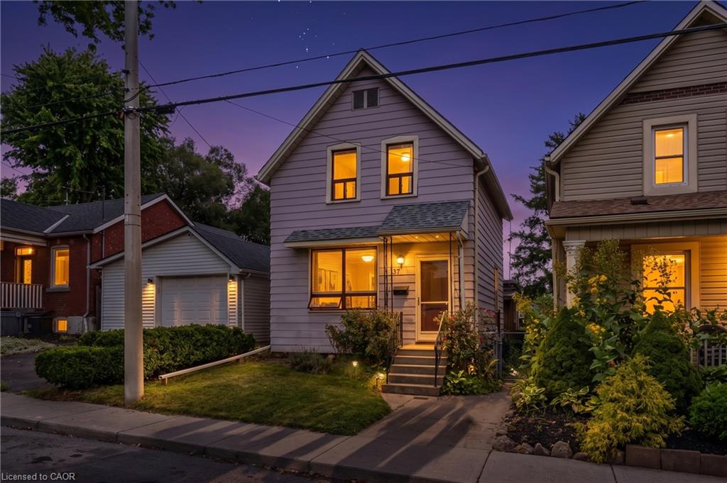 157 Macaulay Street E Property Photo 2