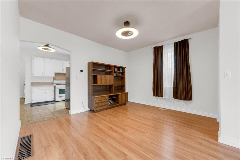 157 Macaulay Street E Property Photo 7