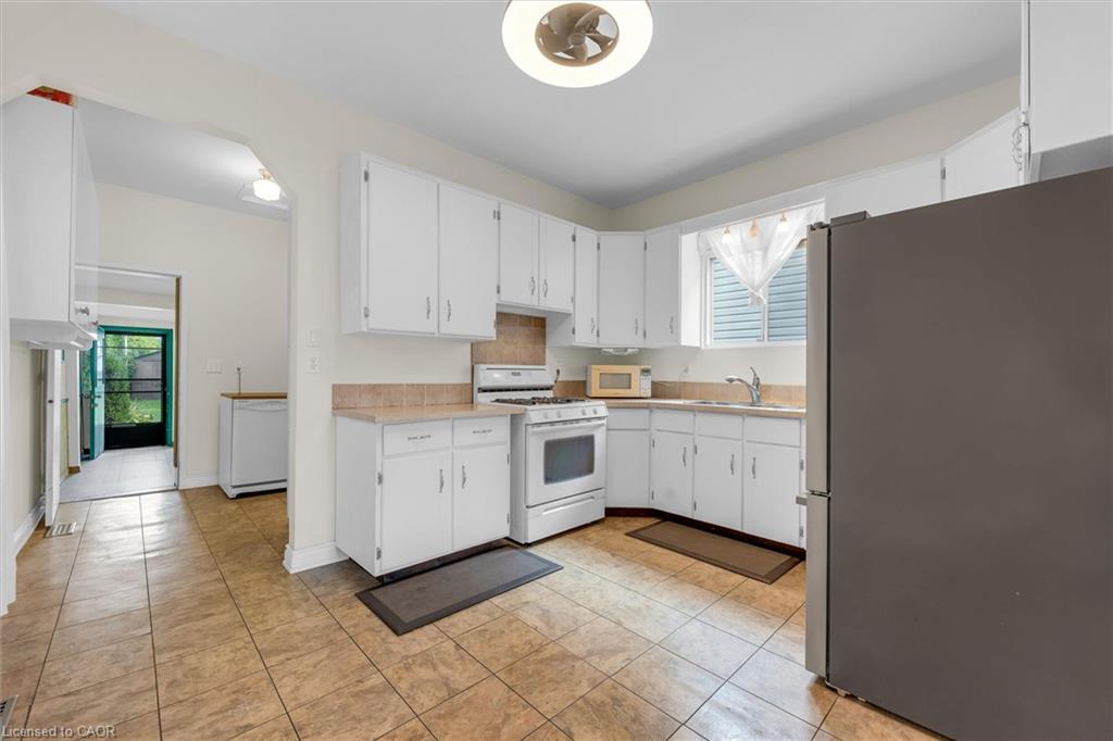 157 Macaulay Street E Property Photo 10