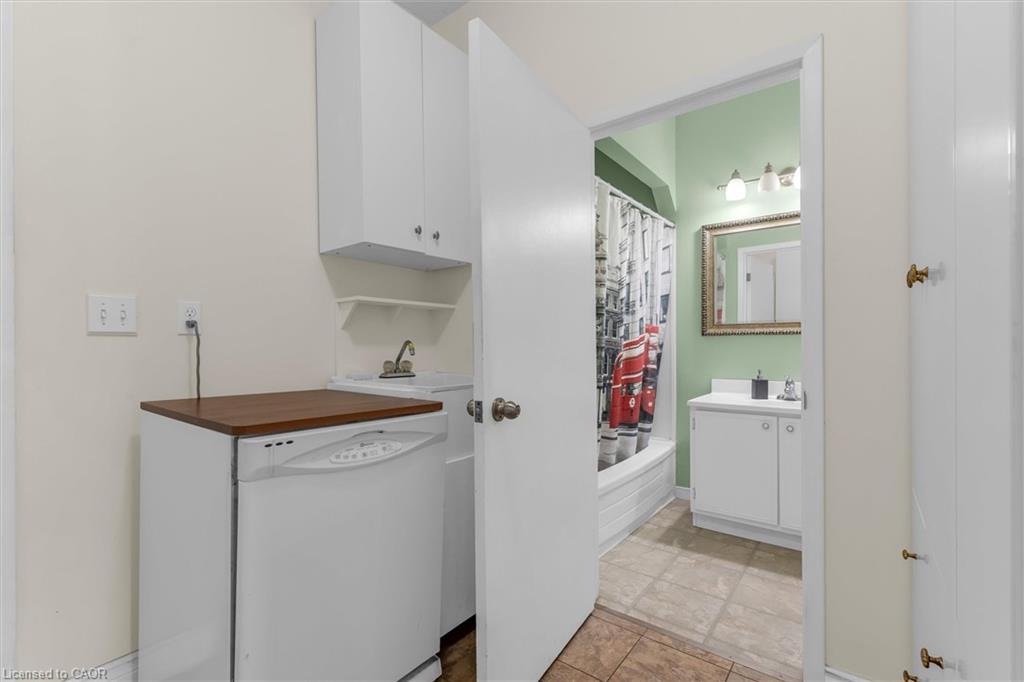 157 Macaulay Street E Property Photo 11