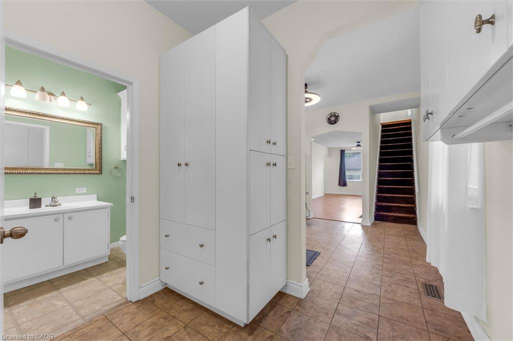 157 Macaulay Street E Property Photo 13