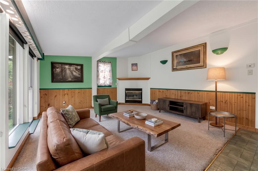 157 Macaulay Street E Property Photo 14