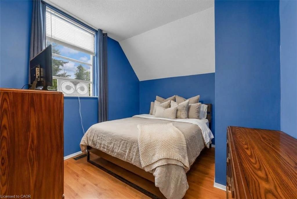 157 Macaulay Street E Property Photo 18