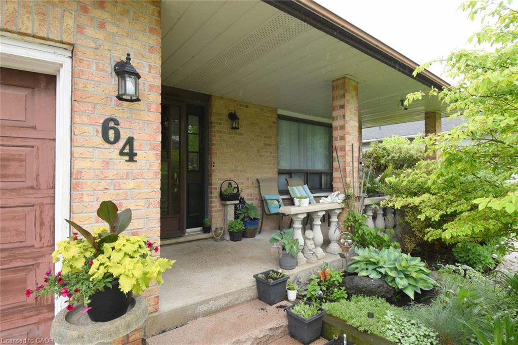 64 Winnett Street N Property Photo 7