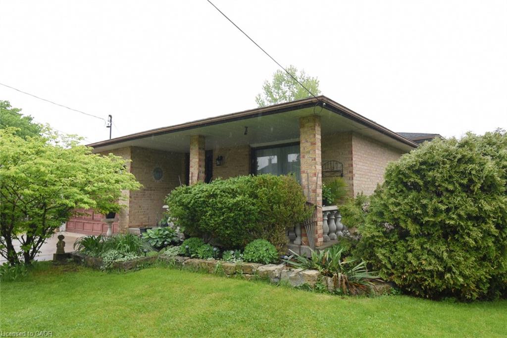 64 Winnett Street N Property Photo 8