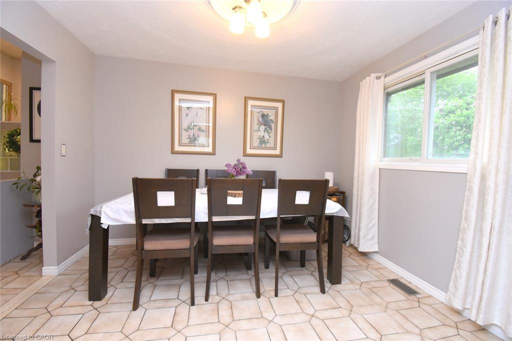 64 Winnett Street N Property Photo 12