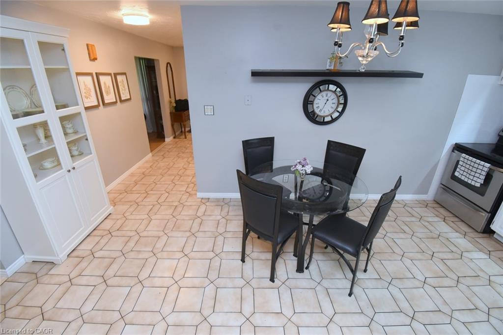 64 Winnett Street N Property Photo 14