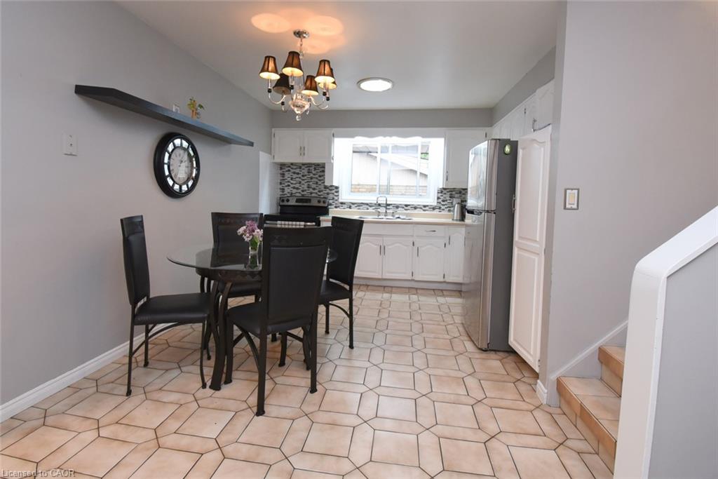 64 Winnett Street N Property Photo 15