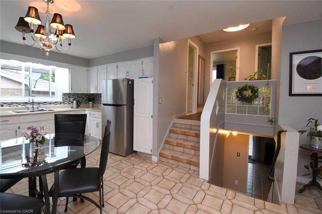 64 Winnett Street N Property Photo 16