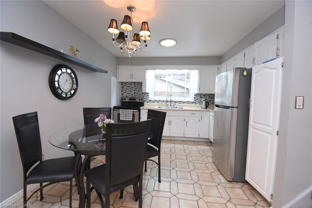 64 Winnett Street N Property Photo 17